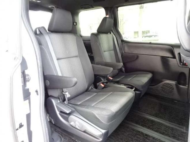 ヴォクシー2.0 ZS 煌II 4WD　本州車　保証1年/走行距離無制限　4WD　後期型　トヨタセーフティセンス　両側パワースライドドア　純正ナビ　地デジ　バックカメラ　LEDヘッドライト　ビルトインETC　クルーズコントロール　冬タイヤ付属　USB接続 2000