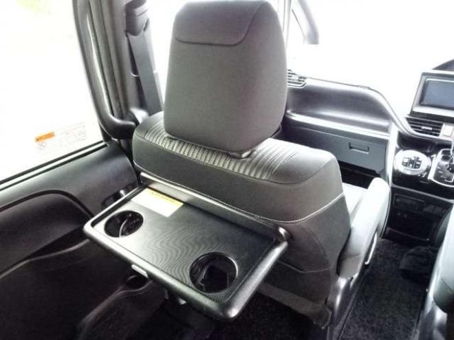 ヴォクシー2.0 ZS 煌II 4WD　本州車　保証1年/走行距離無制限　4WD　後期型　トヨタセーフティセンス　両側パワースライドドア　純正ナビ　地デジ　バックカメラ　LEDヘッドライト　ビルトインETC　クルーズコントロール　冬タイヤ付属　USB接続 2000