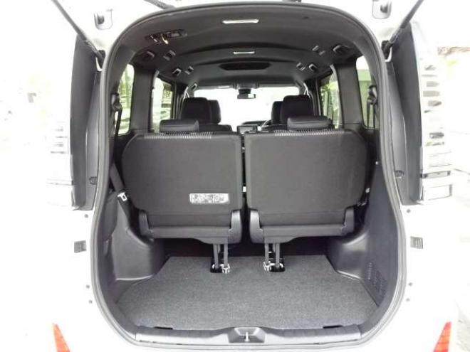 ヴォクシー2.0 ZS 煌II 4WD　本州車　保証1年/走行距離無制限　4WD　後期型　トヨタセーフティセンス　両側パワースライドドア　純正ナビ　地デジ　バックカメラ　LEDヘッドライト　ビルトインETC　クルーズコントロール　冬タイヤ付属　USB接続 2000