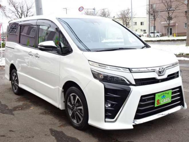 ヴォクシー2.0 ZS 煌II 4WD　本州車　保証1年/走行距離無制限　4WD　後期型　トヨタセーフティセンス　両側パワースライドドア　純正ナビ　地デジ　バックカメラ　LEDヘッドライト　ビルトインETC　クルーズコントロール　冬タイヤ付属　USB接続 2000