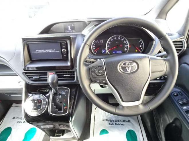 ヴォクシー2.0 ZS 煌II 4WD　本州車　保証1年/走行距離無制限　4WD　トヨタセーフティセンス　両側パワースライドドア　純正ナビ　ビルトインETC　LEDヘッドライト　純正16インチアルミホイール アイドリングストップ　スマートキー　冬タイヤ付 2000
