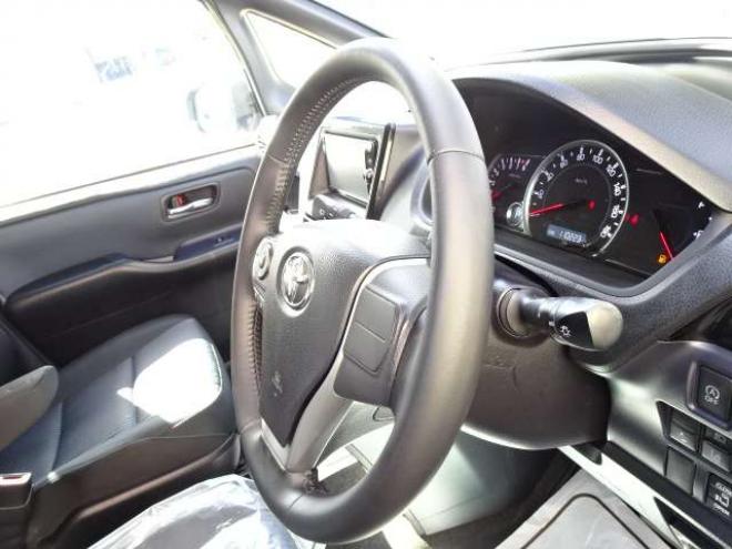 ヴォクシー2.0 ZS 煌II 4WD　本州車　保証1年/走行距離無制限　4WD　トヨタセーフティセンス　両側パワースライドドア　純正ナビ　ビルトインETC　LEDヘッドライト　純正16インチアルミホイール アイドリングストップ　スマートキー　冬タイヤ付 2000