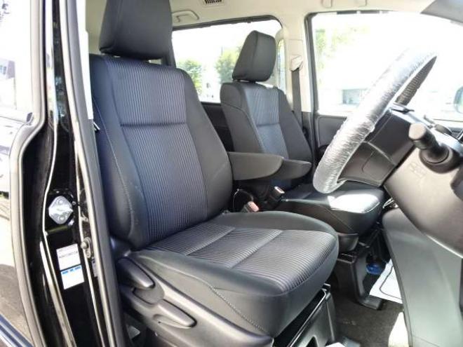 ヴォクシー2.0 ZS 煌II 4WD　本州車　保証1年/走行距離無制限　4WD　トヨタセーフティセンス　両側パワースライドドア　純正ナビ　ビルトインETC　LEDヘッドライト　純正16インチアルミホイール アイドリングストップ　スマートキー　冬タイヤ付 2000