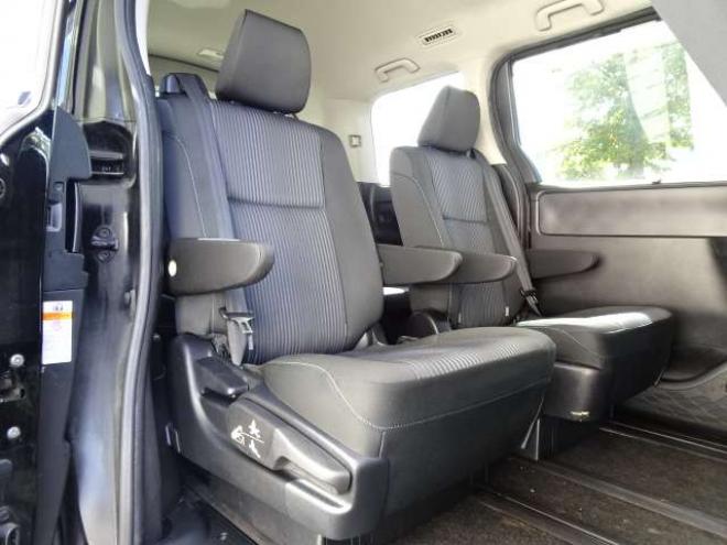 ヴォクシー2.0 ZS 煌II 4WD　本州車　保証1年/走行距離無制限　4WD　トヨタセーフティセンス　両側パワースライドドア　純正ナビ　ビルトインETC　LEDヘッドライト　純正16インチアルミホイール アイドリングストップ　スマートキー　冬タイヤ付 2000