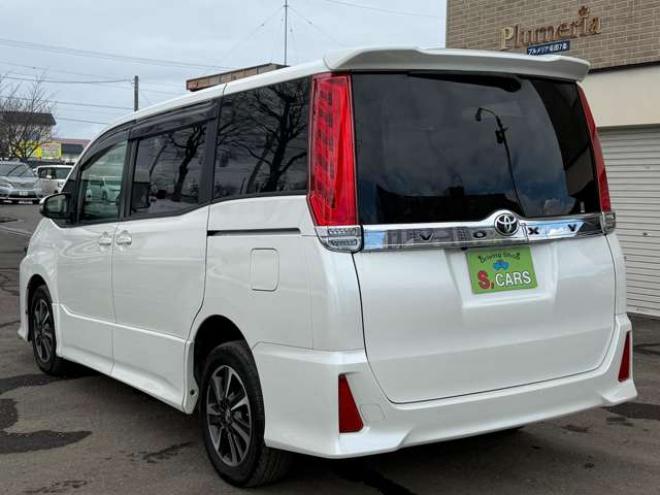 ヴォクシー2.0 ZS 4WD　本州車　保証1年/走行距離無制限　4WD　後期型　トヨタセーフティセンス　両側パワースライドドア　純正ナビ　地デジ　バックカメラ　8人乗り　社外テールレンズ　ビルトインETC　LEDヘッドライト　冬タイヤ付属 2000