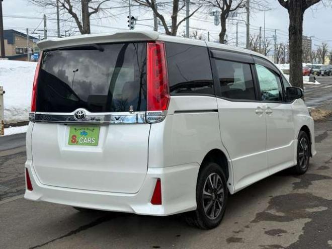 ヴォクシー2.0 ZS 4WD　本州車　保証1年/走行距離無制限　4WD　後期型　トヨタセーフティセンス　両側パワースライドドア　純正ナビ　地デジ　バックカメラ　8人乗り　社外テールレンズ　ビルトインETC　LEDヘッドライト　冬タイヤ付属 2000