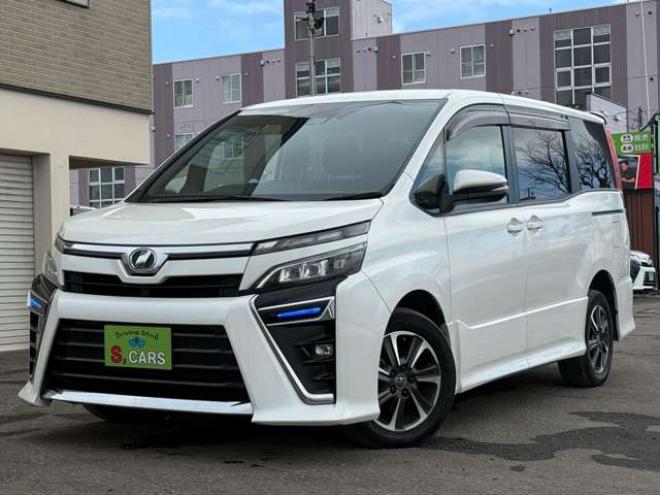 ヴォクシー2.0 ZS 4WD　本州車　保証1年/走行距離無制限　4WD　後期型　トヨタセーフティセンス　両側パワースライドドア　純正ナビ　地デジ　バックカメラ　8人乗り　社外テールレンズ　ビルトインETC　LEDヘッドライト　冬タイヤ付属 2000