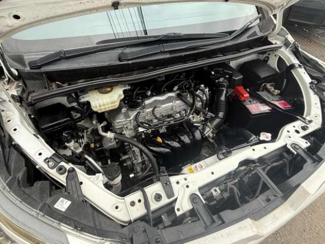 ヴォクシー2.0 ZS 4WD　本州車　保証1年/走行距離無制限　4WD　後期型　トヨタセーフティセンス　両側パワースライドドア　純正ナビ　地デジ　バックカメラ　8人乗り　社外テールレンズ　ビルトインETC　LEDヘッドライト　冬タイヤ付属 2000
