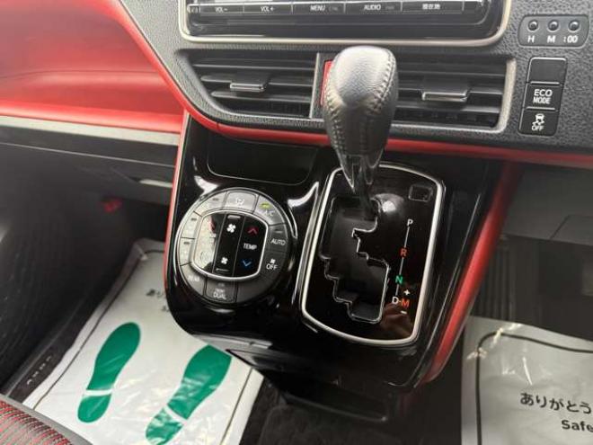 ヴォクシー2.0 ZS 4WD　本州車　保証1年/走行距離無制限　4WD　後期型　トヨタセーフティセンス　両側パワースライドドア　純正ナビ　地デジ　バックカメラ　8人乗り　社外テールレンズ　ビルトインETC　LEDヘッドライト　冬タイヤ付属 2000