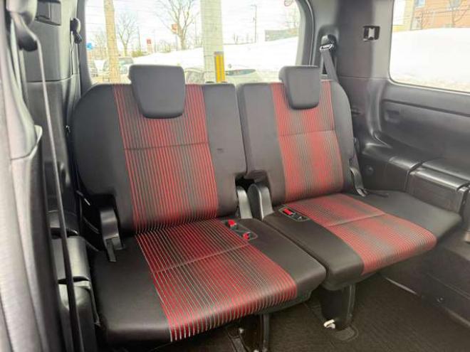 ヴォクシー2.0 ZS 4WD　本州車　保証1年/走行距離無制限　4WD　後期型　トヨタセーフティセンス　両側パワースライドドア　純正ナビ　地デジ　バックカメラ　8人乗り　社外テールレンズ　ビルトインETC　LEDヘッドライト　冬タイヤ付属 2000