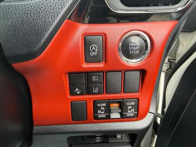 ヴォクシー2.0 ZS 4WD　本州車　保証1年/走行距離無制限　4WD　後期型　トヨタセーフティセンス　両側パワースライドドア　純正ナビ　地デジ　バックカメラ　8人乗り　社外テールレンズ　ビルトインETC　LEDヘッドライト　冬タイヤ付属 2000