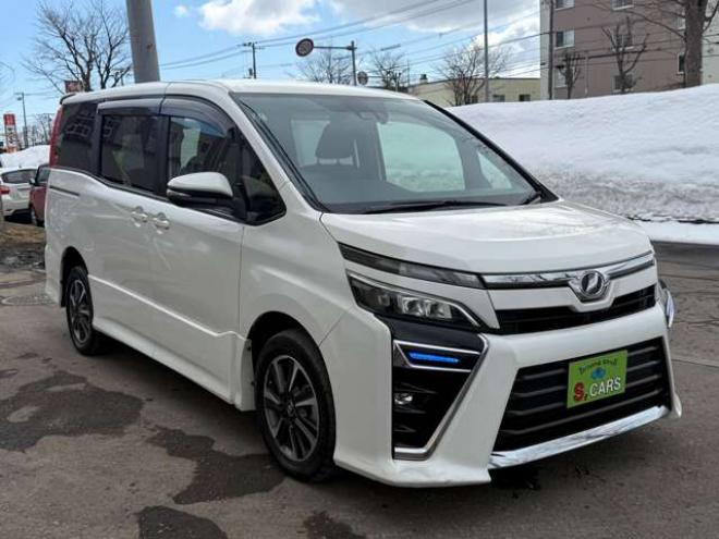 ヴォクシー2.0 ZS 4WD　本州車　保証1年/走行距離無制限　4WD　後期型　トヨタセーフティセンス　両側パワースライドドア　純正ナビ　地デジ　バックカメラ　8人乗り　社外テールレンズ　ビルトインETC　LEDヘッドライト　冬タイヤ付属 2000