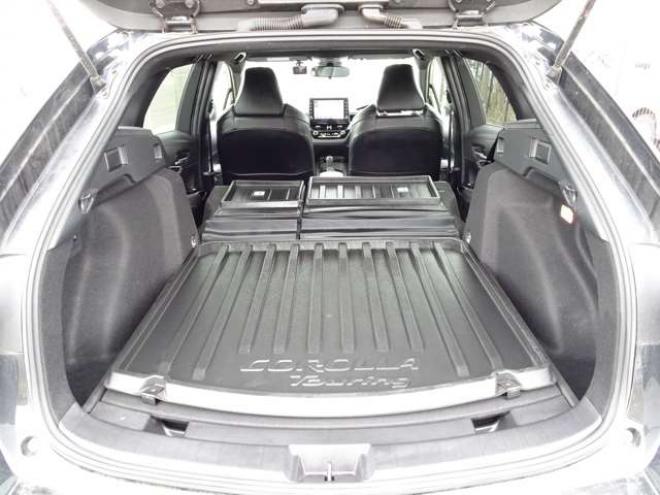 カローラツーリング　1.8 ハイブリッド WxB E-Four 4WD　ハイブリッド保証2年/走行距離無制限　4WD　トヨタセーフティセンス　9型ナビ　バックカメラ　BSM　HUD　シートヒーター　ステアリングヒーター フォグランプ 前後ドライブレコーダー　ブレーキホールド　冬タイヤ付 1800