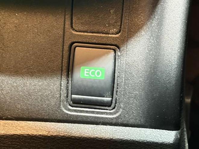 セレナ2.0 XV 4WD　防錆塗装4WDTVナビBカメETCドラレコ 2000