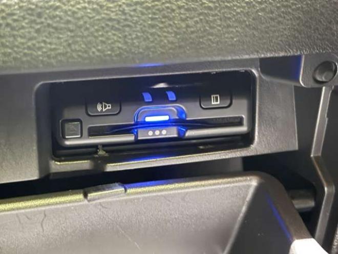 セレナ2.0 XV 4WD　防錆塗装4WDTVナビBカメETCドラレコ 2000
