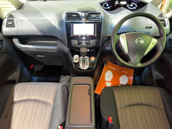 セレナ2.0 ハイウェイスター Vセレクション+Safety 4WD　防錆塗装4WDTVナビBカメETC 2000