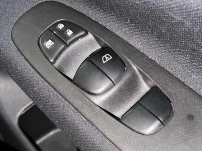 セレナ2.0 ハイウェイスター Vセレクション+Safety 4WD　防錆塗装4WDTVナビBカメETC 2000