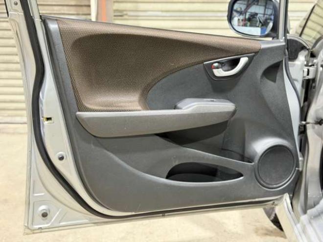 フィットシャトルハイブリッド1.3　防錆塗装TVナビBカメETCドラレコ 2WD 1300