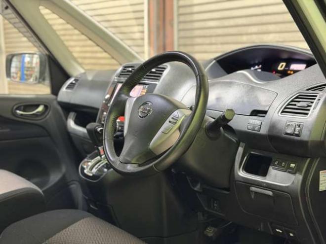 セレナ2.0 ハイウェイスター Vセレクション 4WD　防錆塗装4WDTVナビETC積込タイヤ 2000
