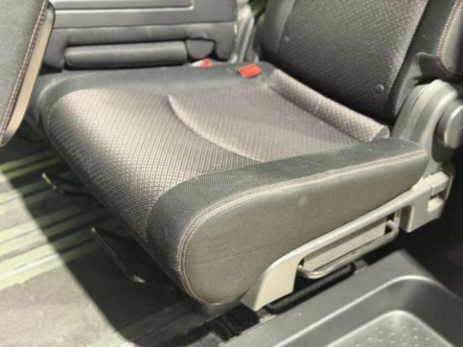 セレナ2.0 ハイウェイスター Vセレクション 4WD　防錆塗装4WDTVナビETC積込タイヤ 2000