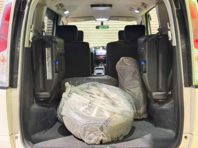 セレナ2.0 ハイウェイスター Vセレクション 4WD　防錆塗装4WDTVナビETC積込タイヤ 2000