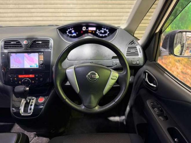 セレナ2.0 ハイウェイスター Vセレクション 4WD　防錆塗装4WDTVナビETC積込タイヤ 2000