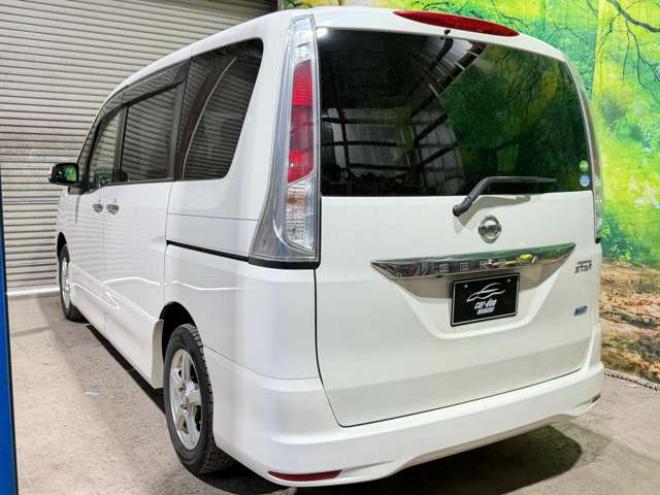 セレナ2.0 ハイウェイスター Vセレクション 4WD　防錆塗装4WDTVナビETC積込タイヤ 2000