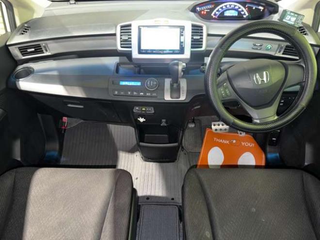 フリード1.5 G ジャストセレクション 4WD　防錆塗装4WDTVナビETC 1500