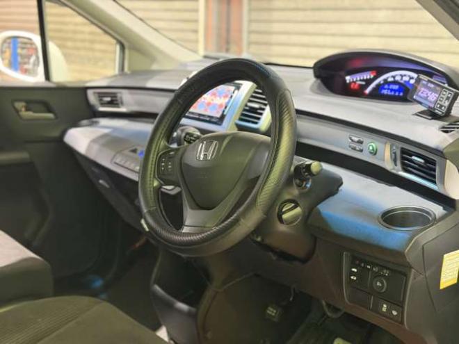 フリード1.5 G ジャストセレクション 4WD　防錆塗装4WDTVナビETC 1500