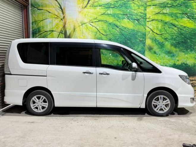 セレナ2.0 ハイウェイスター Vセレクション+Safety 4WD　防錆塗装4WDTVナビBカメエンスタETCドラレコ積込タイヤ 2000