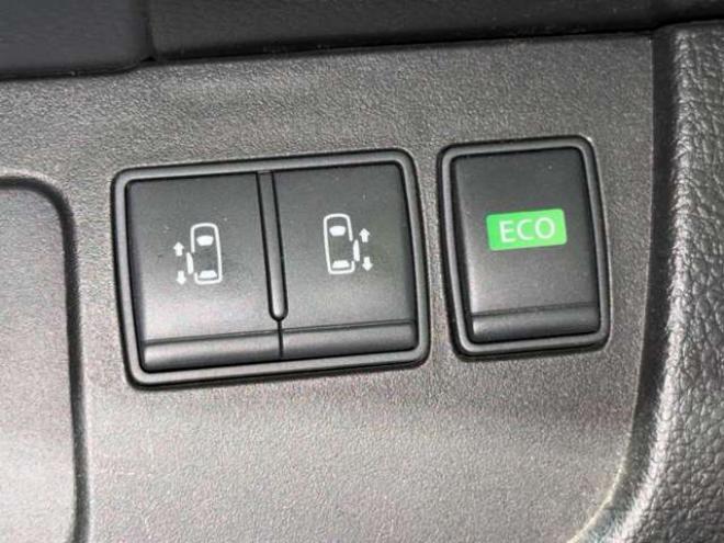 セレナ2.0 ハイウェイスター Vセレクション+Safety 4WD　防錆塗装4WDTVナビBカメエンスタETCドラレコ積込タイヤ 2000