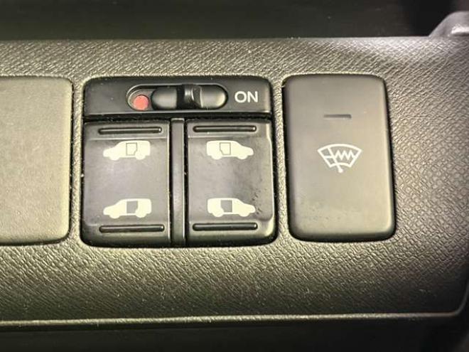 ステップワゴン2.0 G HIDエディション 4WD　防錆塗装4WDTVナビBカメETC 2000