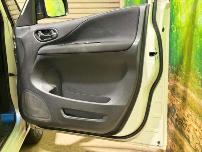 セレナ2.0 20X Vセレクション+Safety 4WD　防錆塗装4WDTVナビBカメETC 2000