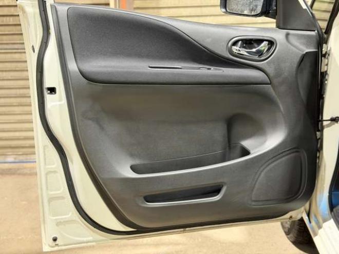 セレナ2.0 20X Vセレクション+Safety 4WD　防錆塗装4WDTVナビBカメETC 2000