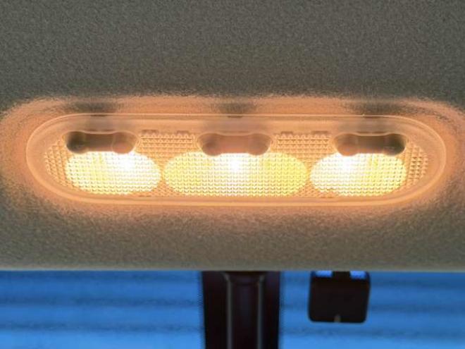 セレナ2.0 20X Vセレクション+Safety 4WD　防錆塗装4WDTVナビBカメETC 2000