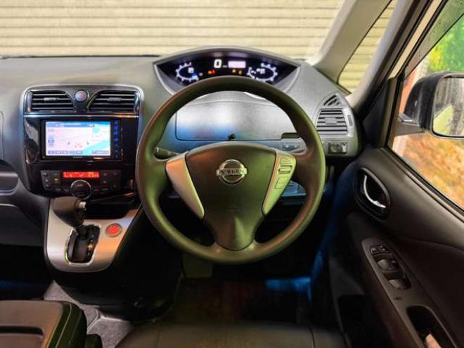 セレナ2.0 20X Vセレクション+Safety 4WD　防錆塗装4WDTVナビBカメETC 2000