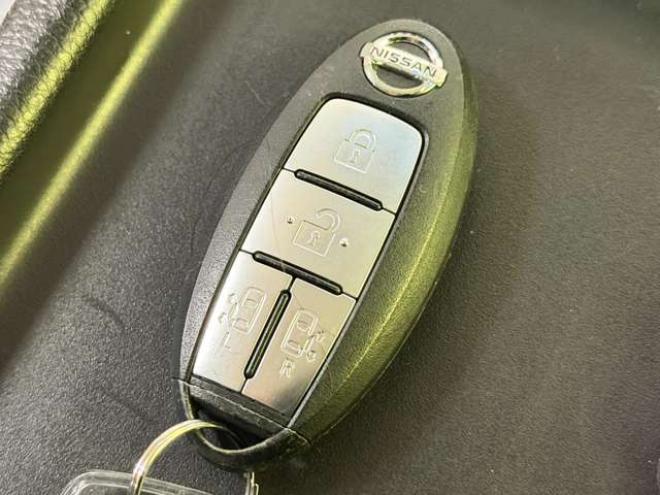 セレナ2.0 20X Vセレクション+Safety 4WD　防錆塗装4WDTVナビBカメETC 2000