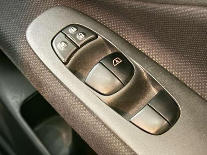 セレナ2.0 ハイウェイスター 4WD　防錆塗装4WDBluetoothオーディオCDスマキーエンスタドラレコ 2000