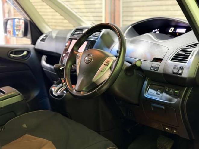 セレナ2.0 ハイウェイスター Vセレクション+Safety 4WD　防錆塗装4WD 2000