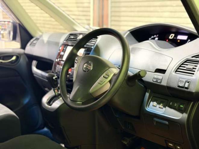 セレナ2.0 20X Vセレクション+Safety アンシャンテ セカンドスライドUP AセーフティPKG 4WD　防錆塗装4WDTVナビBカメエンスタETC積込タイヤ 2000
