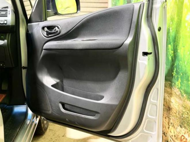 セレナ2.0 20X Vセレクション+Safety アンシャンテ セカンドスライドUP AセーフティPKG 4WD　防錆塗装4WDTVナビBカメエンスタETC積込タイヤ 2000