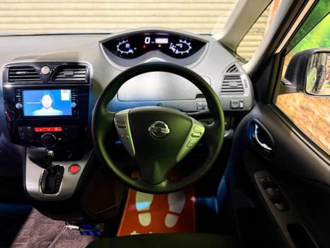 セレナ2.0 20X Vセレクション+Safety アンシャンテ セカンドスライドUP AセーフティPKG 4WD　防錆塗装4WDTVナビBカメエンスタETC積込タイヤ 2000