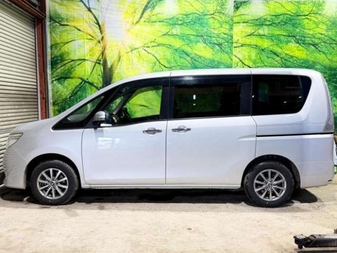 セレナ2.0 20X Vセレクション+Safety アンシャンテ セカンドスライドUP AセーフティPKG 4WD　防錆塗装4WDTVナビBカメエンスタETC積込タイヤ 2000