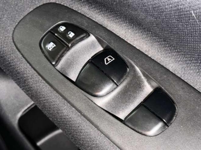 セレナ2.0 ハイウェイスター Vセレクション+Safety アドバンストセーフティ パッケージ 4WD　防錆塗装4WDTVナビBカメエンスタETC後席モニタ 2000