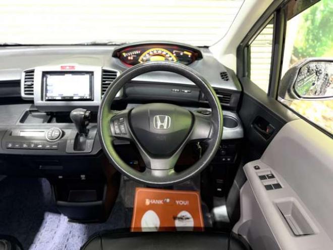 フリード1.5 G Lパッケージ 4WD　防錆塗装4WDナビBカメエンスタETC 1500