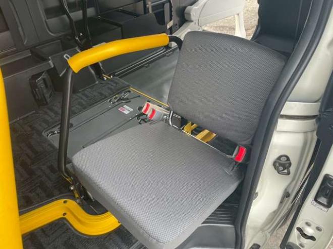 ハイエースバン2.8 ウェルキャブ Bタイプ ロング ディーゼルターボ 4WD　4WD　ウェルキャブBタイプ　10人乗り(車いす2基+8人)　トヨタセーフティセンス付　リアヒーター・クーラー 福祉車両 2800
