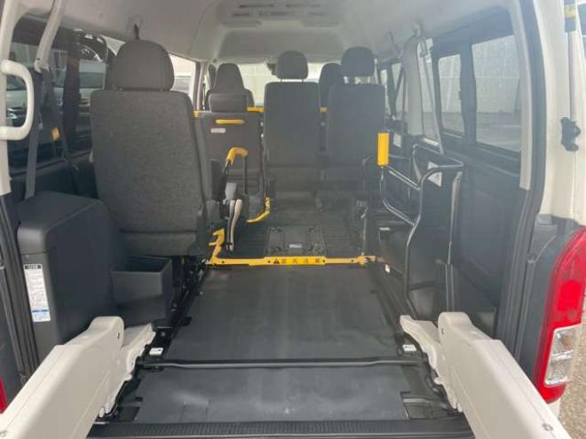 ハイエースバン2.8 ウェルキャブ Bタイプ ロング ディーゼルターボ 4WD　4WD　ウェルキャブBタイプ　10人乗り(車いす2基+8人)　トヨタセーフティセンス付　リアヒーター・クーラー 福祉車両 2800