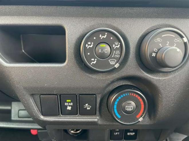ハイエースバン2.8 ウェルキャブ Bタイプ ロング ディーゼルターボ 4WD　4WD　トヨタセーフティセンス付　オートステップ　リヤヒーター　リヤクーラー 福祉車両 2800
