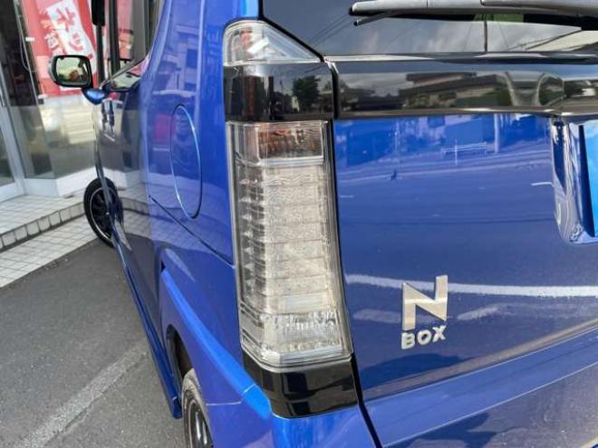 N-BOXカスタムG ターボ Lパッケージ 2トーンカラースタイル 4WD　1年走行距離無制限保証付/後期型/ナビ・フルセグTV/バックカメラ/ETC/前後ドライブレコーダー/キー2本/両側パワースライドドア/純正オールブラック15インチホイール/2トーンカラー/車検整備2年付/法定整備/修復歴無 660