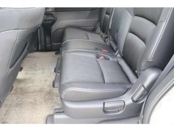 オデッセイ2.4 アブソルート 4WD　検R8/12　バックカメラ　片側電動スライドドア　ハーフレザーシート 2400